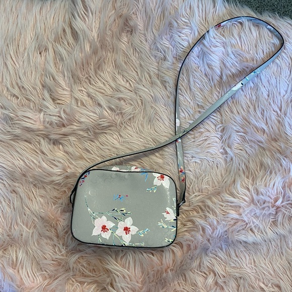Guess Floral Crossbody Purse - Picture 6 of 12
